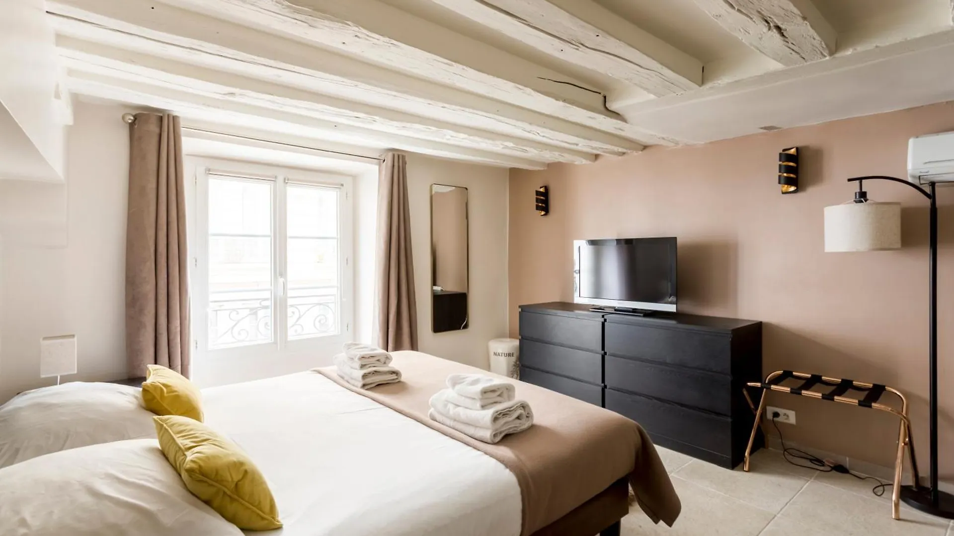 Apartment Rivoli Vieille Du Temple With Ac *